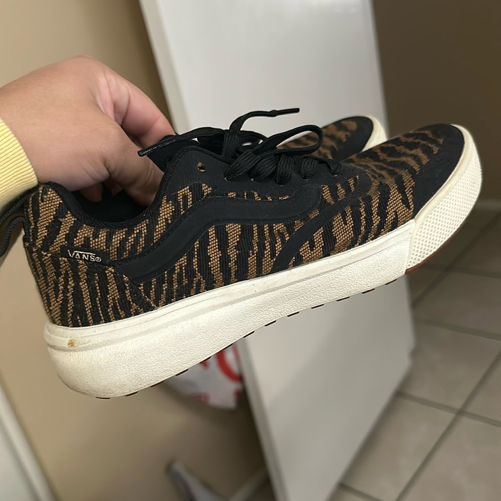 Wore once. About 5hours. Very comfortable but didn’t match much of my wardrobe.